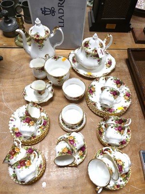 Lot 94 - A collection of Royal Albert Old Country Roses...