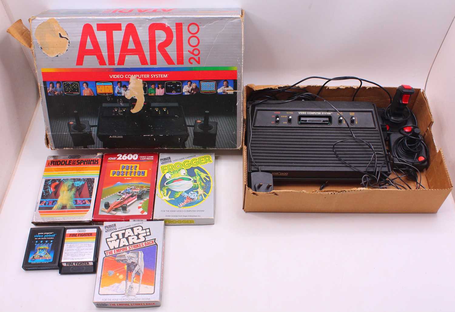 Lot 986 - Atari 2600 Video computer system containing...