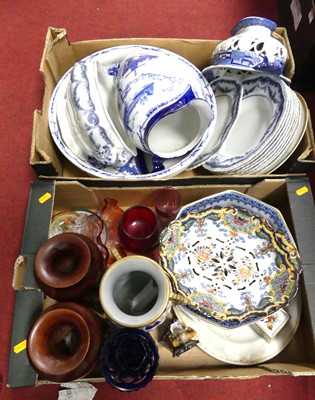 Lot 152 - A collection of ceramics and glassware, to...