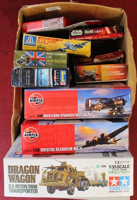 Lot 626 - Collection of boxed plastic military and...