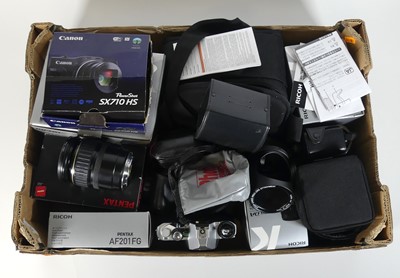 Lot 171 - A collection of cameras, lenses, and related...