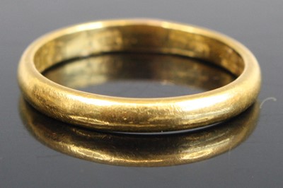 Lot 315 - A 22ct gold wedding band, size O, 3.8g