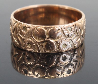 Lot 316 - A 9ct gold engraved wedding band, size M, 3.4g