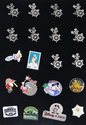 Lot 390 - A collection of Walt Disney World and other...