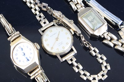 Lot 336 - A vintage lady's 9ct gold cased manual wind...