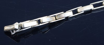 Lot 342 - A 9ct gold expanding link watch bracelet, 17cm,...