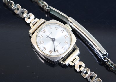 Lot 357 - A Regency vintage lady's 9ct gold cased manual...
