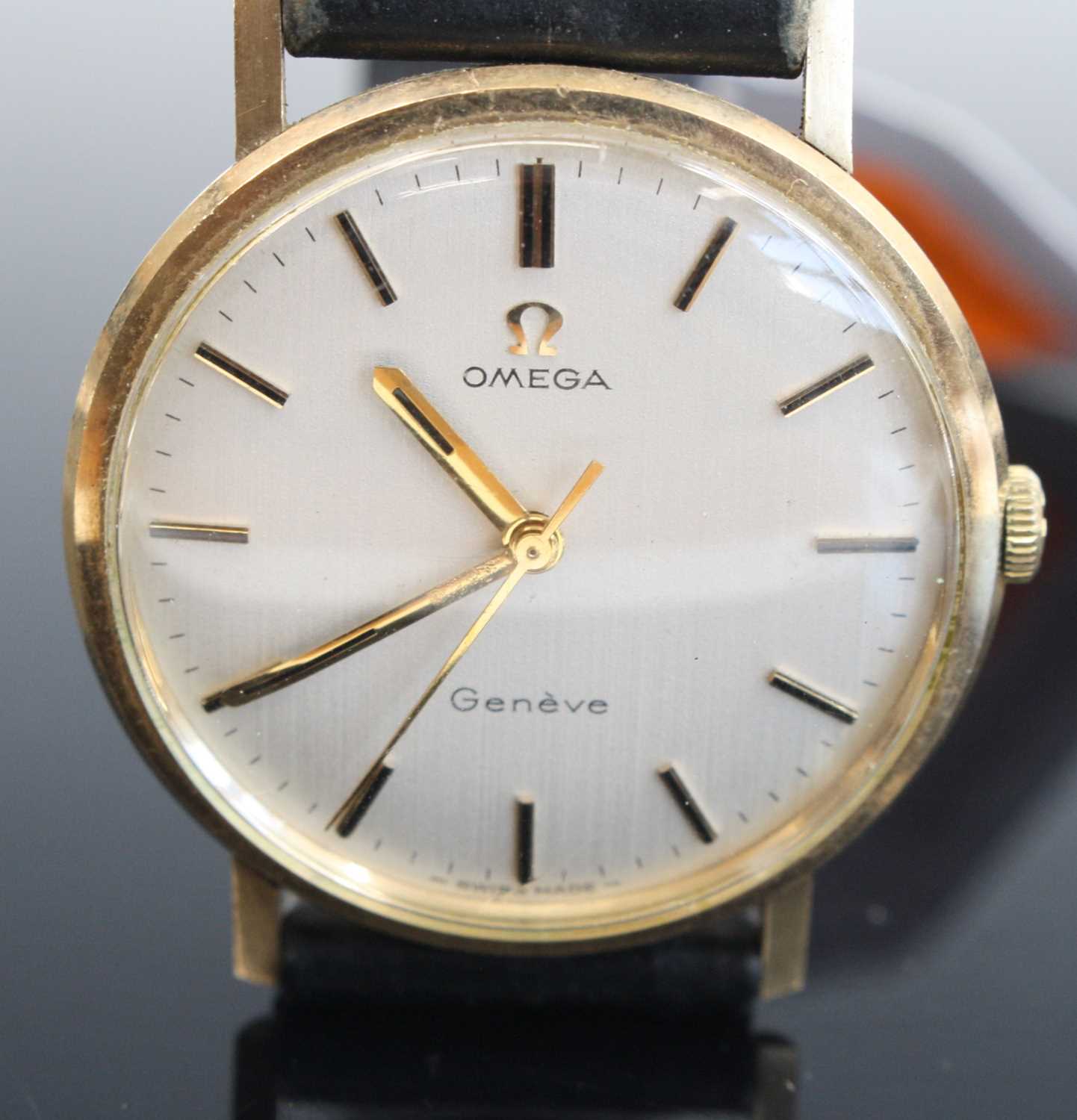 Lot 368 - A gent's Omega Geneve 9ct gold cased manual...