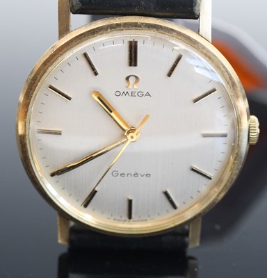 Lot 368 - A gent's Omega Geneve 9ct gold cased manual...