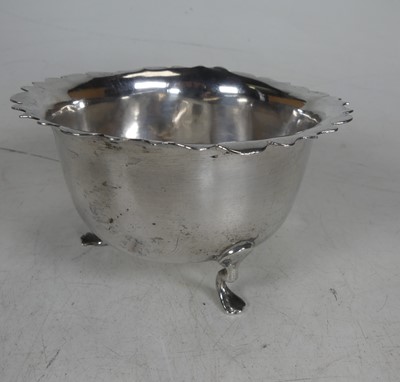 Lot 276 - An Edwardian silver sugar bowl, having a...