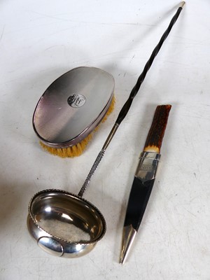 Lot 293 - An 18th century silver toddy ladle, having a...