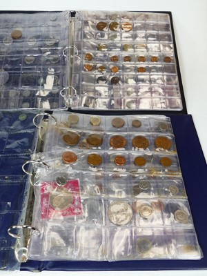Lot 424 - Great Britain - a collection of coins and bank...