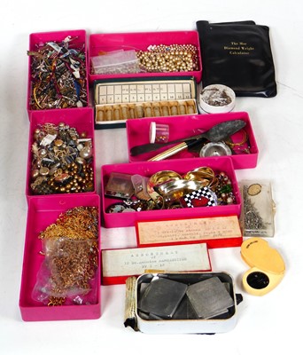 Lot 427 - A collection of costume jewellery and beads