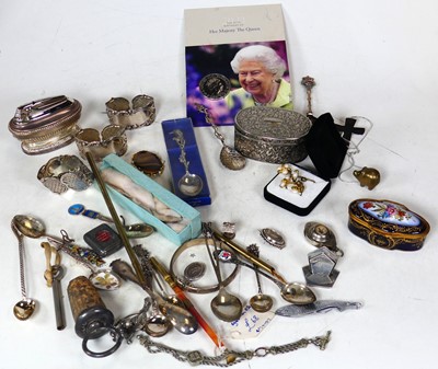Lot 430 - A collection of items to include silver plated...