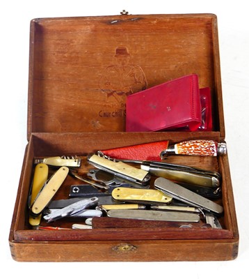 Lot 437 - A collection of pocket knives to include fruit...