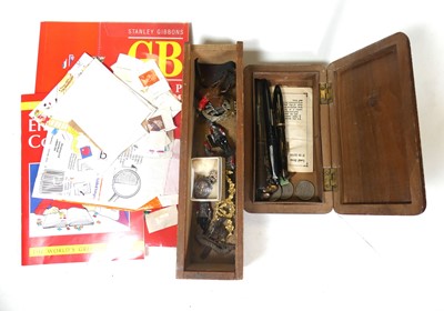 Lot 477 - A collection of items to include military cap...