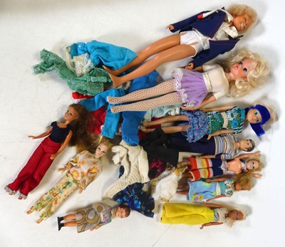 Lot 530 - A collection of Sindy and Pippa dolls