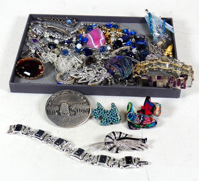 Lot 378 - A collection of costume jewellery to include...