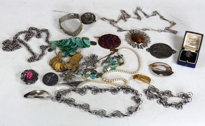 Lot 385 - A collection of silver and costume jewellery...