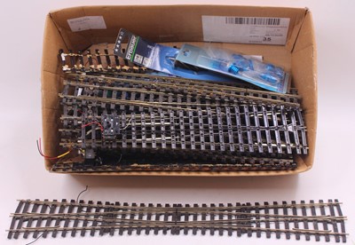 Lot 209 - One box containing eleven unboxed Peco 0 Gauge...