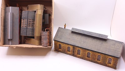 Lot 204 - Two boxes containing 0 gauge finescale...