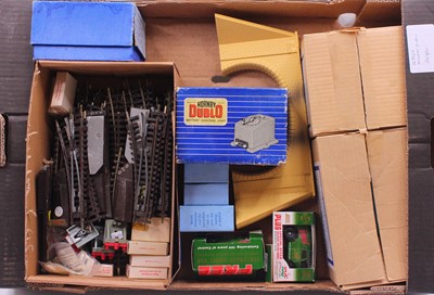 Lot 285 - Tray of Hornby-Dublo items: 2-rail track...