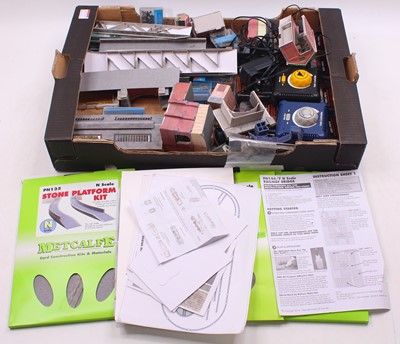 Lot 541 - A large collection of N gauge accessories,...
