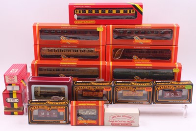 Lot 320 - One tray of mainly early Hornby 00 gauge...