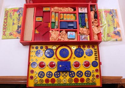 Lot 573 - Meccano outfit no.9, comprising red, blue and...