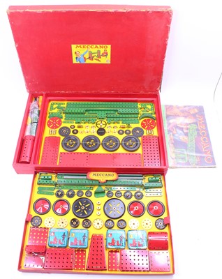 Lot 572 - Meccano outfit no.8 set, with green and red...