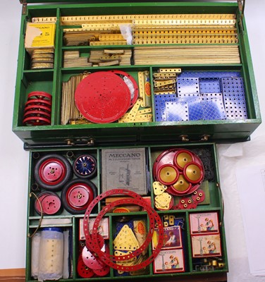 Lot 571 - Meccano Outfit L, 1934-1937, with blue/gold...