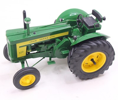 Lot 1987 - Yoder 1/16 scale model of a John Deere 720...