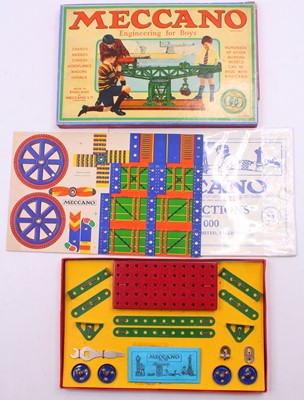 Lot 580 - Meccano outfit 000, comprising red and green...