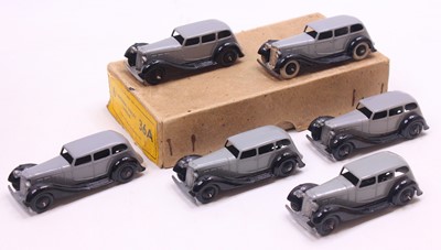 Lot 1200 - Dinky Toys No.36A Armstrong Siddeley Limousine...