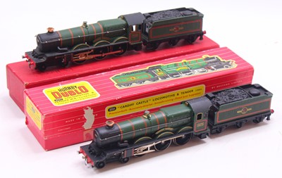 Lot 253 - Two Hornby Dublo locos to include a 2221...