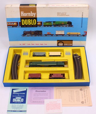 Lot 277 - Hornby Dublo 2 rail 2033 Co-Bo goods set,...