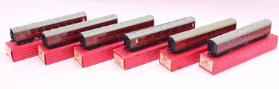 Lot 304 - Six Hornby Dublo 2 rail BR coaches, to include...