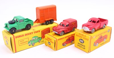 Lot 1422 - Dublo Dinky group of 3, including a 073 Land...