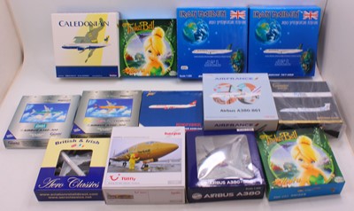 Lot 672 - One tray containing 13 various boxed modern...