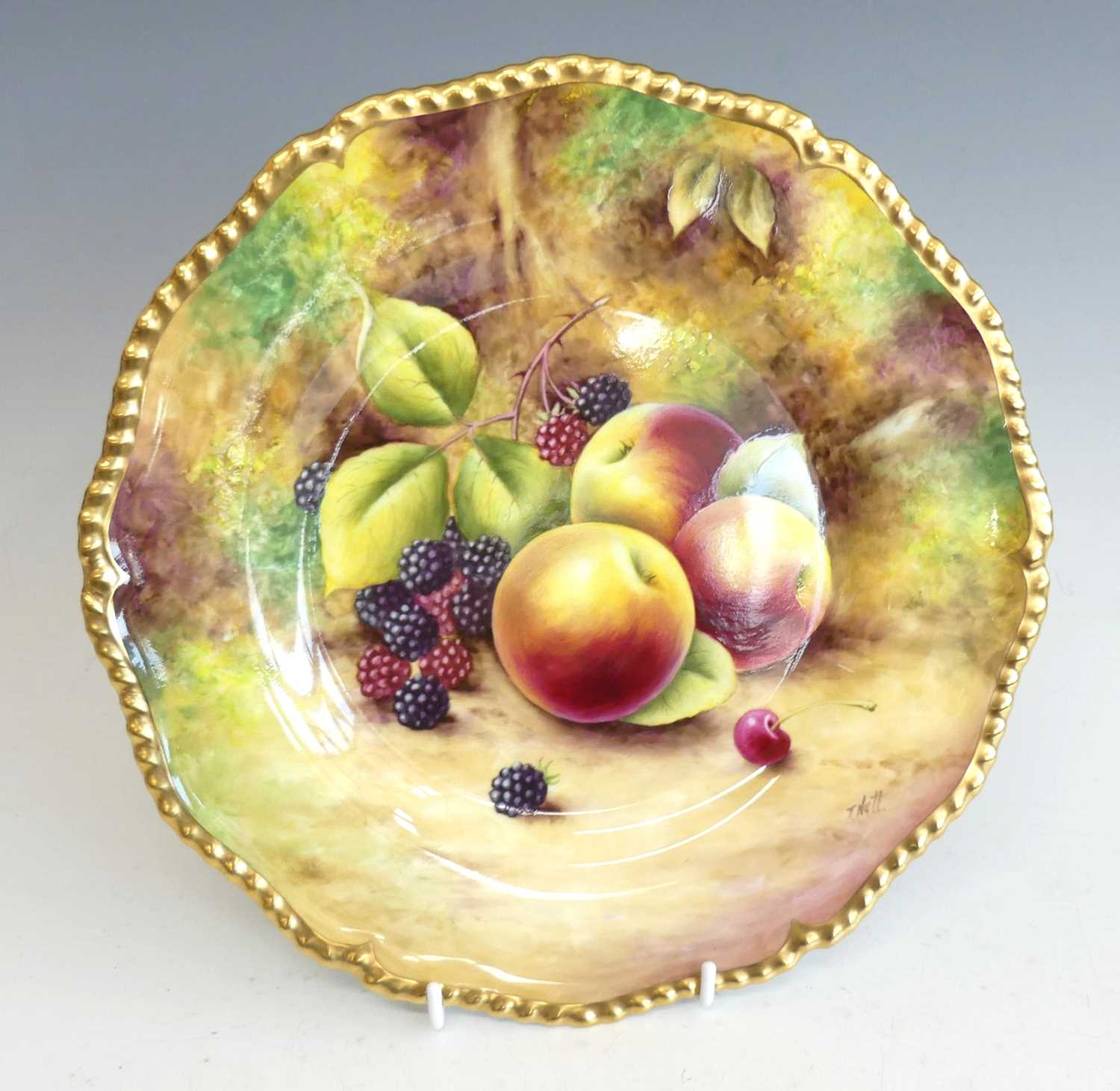 Lot 2082 - A Royal Worcester porcelain cabinet plate,...