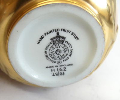 Lot 2081 - A Royal Worcester porcelain pot pourri jar and...