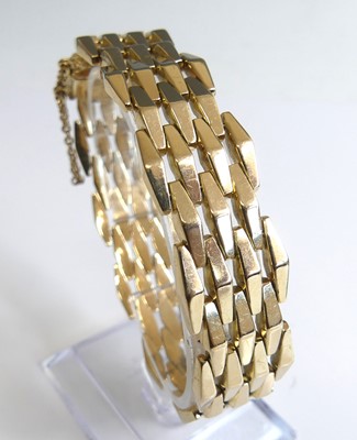 Lot 2339 - A 9ct yellow gold tapered bar link...