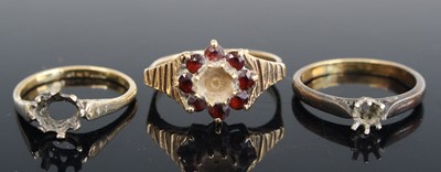 Lot 257 - A modern 9ct gold garnet flowerhead cluster...
