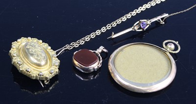 Lot 288 - A Victorian 15ct gold boss-shaped mourning...