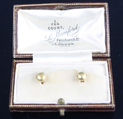 Lot 294 - A pair of gent's 18ct gold collar studs in...