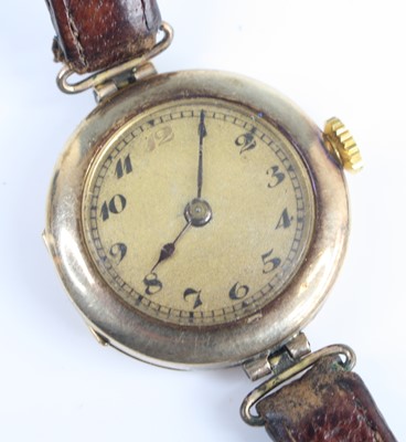 Lot 301 - A lady's vintage 14ct gold cased manual wind...