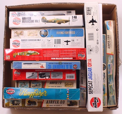 Lot 688 - One box of 14 various Airfix plastic aircraft...