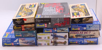 Lot 691 - One tray containing mainly Revell plastic...