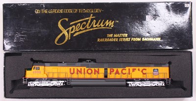 Lot 366 - Bachmann Spectrum HO gauge DD40AX 16 wheel...