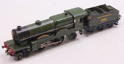 Lot 107 - 1933-6 Hornby clockwork 0-gauge No.3C 4-4-2...